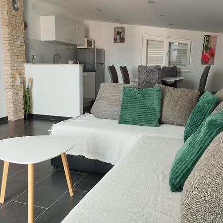 ביוגראד נה מורו Apartman Nella מראה חיצוני תמונה